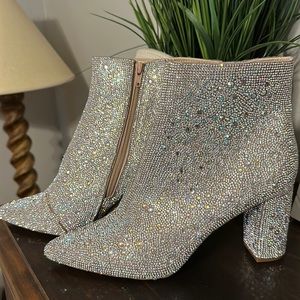NEW Betsey Johnson Cady ankle boots 9